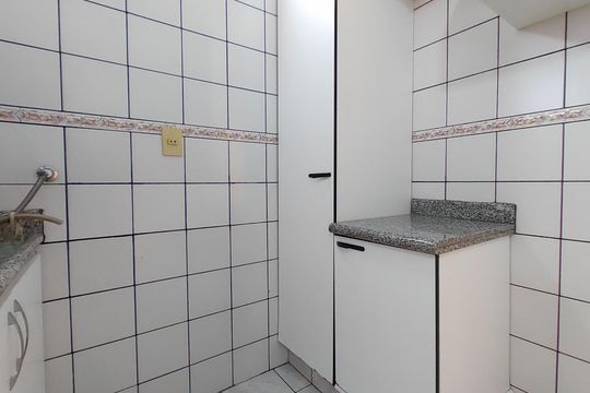 Área de serviço de apartamento para alugar com 3 quartos, 68m² em Chácaras Tubalina e Quartel, Uberlândia