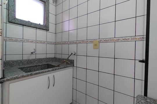 Área de serviço de apartamento para alugar com 3 quartos, 68m² em Chácaras Tubalina e Quartel, Uberlândia