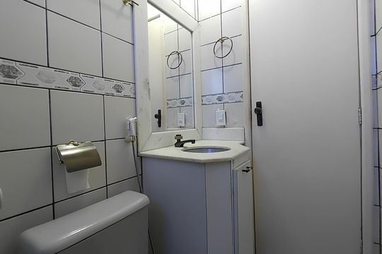 Banheiro de apartamento para alugar com 3 quartos, 68m² em Chácaras Tubalina e Quartel, Uberlândia
