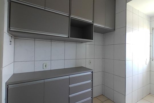 Cozinha de apartamento para alugar com 2 quartos, 48m² em Chácaras Tubalina e Quartel, Uberlândia
