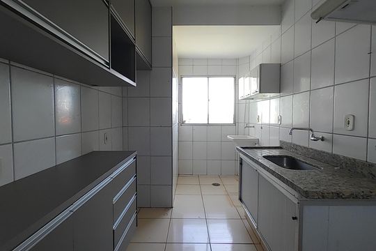 Cozinha de apartamento para alugar com 2 quartos, 48m² em Chácaras Tubalina e Quartel, Uberlândia