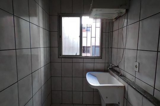 Área de serviço de apartamento para alugar com 2 quartos, 48m² em Segismundo Pereira, Uberlândia