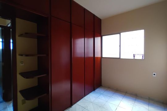 Quarto de apartamento para alugar com 2 quartos, 48m² em Segismundo Pereira, Uberlândia