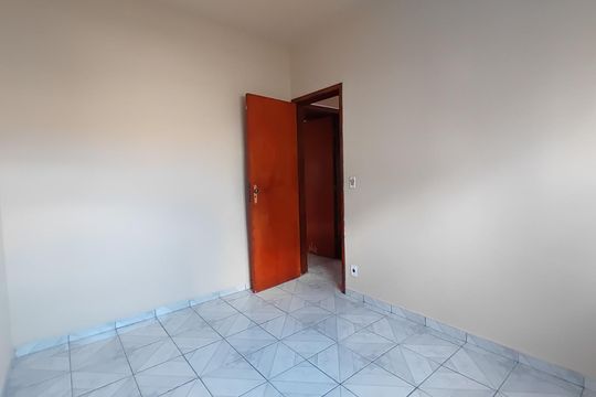 Quarto 2 de apartamento para alugar com 2 quartos, 48m² em Segismundo Pereira, Uberlândia
