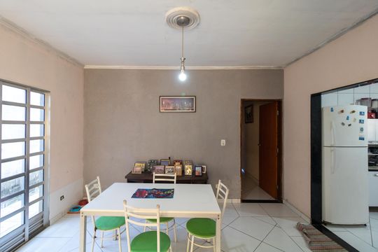 Salas de casa à venda com 4 quartos, 130m² em Parque Santa Bárbara, Campinas