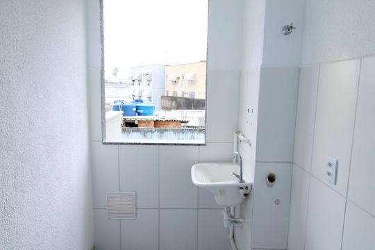 Área de Serviço de apartamento para alugar com 2 quartos, 41m² em Vila Kosmos, Rio de Janeiro