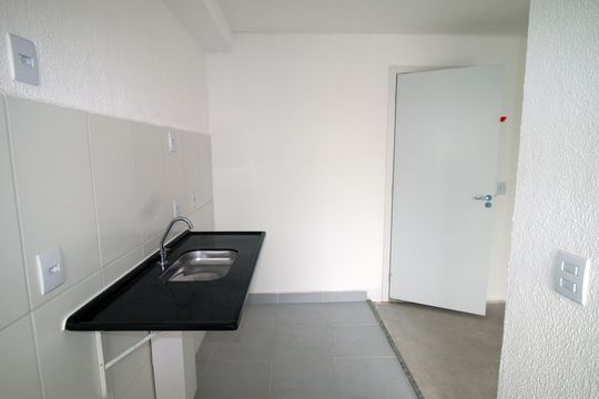 Cozinha de apartamento para alugar com 2 quartos, 41m² em Vila Kosmos, Rio de Janeiro
