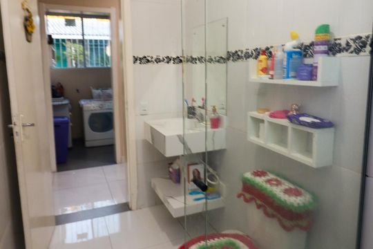 Banheiro 1 de casa à venda com 5 quartos, 220m² em Belém Velho, Porto Alegre