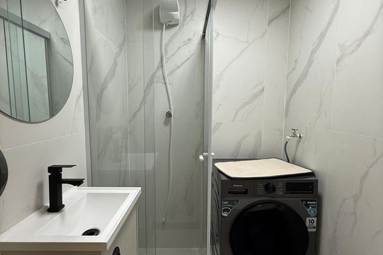 Banheiro social de kitnet/studio para alugar com 1 quarto, 27m² em Vila Buarque, São Paulo