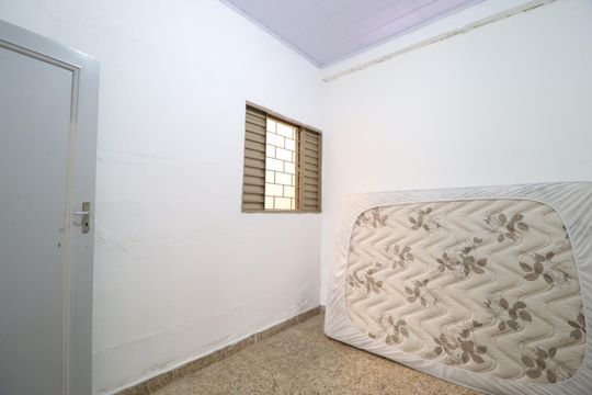 Quarto 1 de casa para alugar com 2 quartos, 60m² em Santa Mônica, Uberlândia