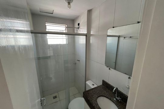 Banheiro de apartamento à venda com 2 quartos, 45m² em Camargos, Belo Horizonte