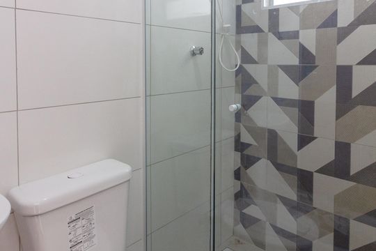 Banheiro de kitnet/studio para alugar com 1 quarto, 28m² em Jardim Paraiso, Guarulhos