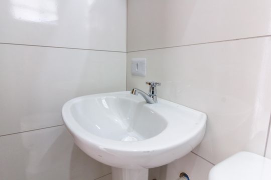 Banheiro de kitnet/studio para alugar com 1 quarto, 28m² em Jardim Paraiso, Guarulhos