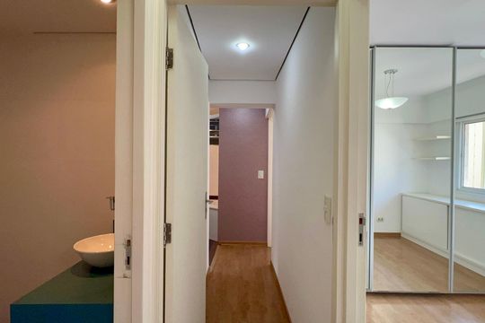 Corredor de apartamento à venda com 2 quartos, 80m² em Jardim Paulista, São Paulo