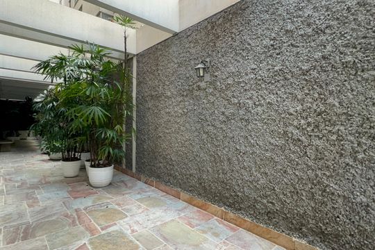 Entrada de apartamento à venda com 2 quartos, 80m² em Jardim Paulista, São Paulo