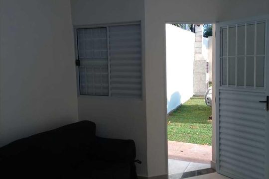 Sala de casa de condomínio para alugar com 2 quartos, 40m² em Jardim Imperial, Aparecida de Goiânia