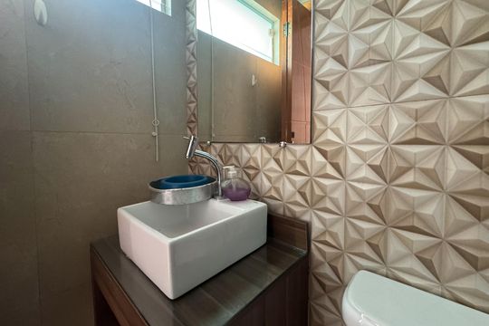Banheiro de serviço de casa à venda com 2 quartos, 115m² em Jardim Brasilandia, São Bernardo do Campo