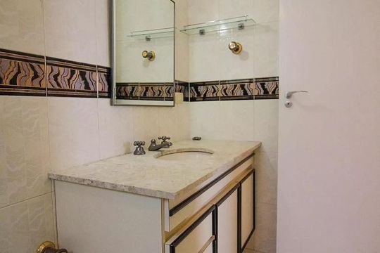 Banheiro de apartamento à venda com 3 quartos, 80m² em Pompeia, São Paulo