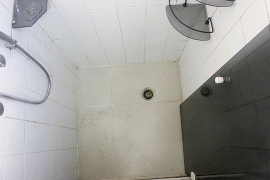Banheiro  de apartamento à venda com 2 quartos, 55m² em Vila das Bandeiras, Guarulhos