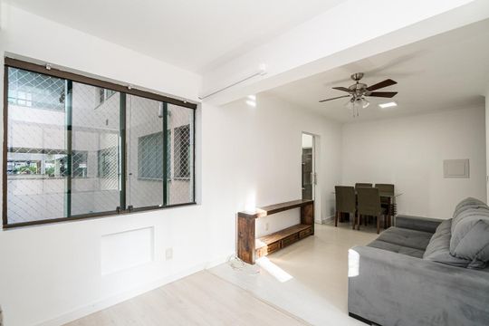 Sala de apartamento à venda com 2 quartos, 70m² em Higienópolis, Porto Alegre