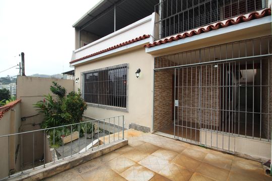 Frente de casa à venda com 3 quartos, 251m² em Freguesia (jacarepaguá), Rio de Janeiro