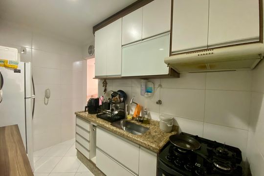 Cozinha de apartamento à venda com 2 quartos, 55m² em Picanço, Guarulhos