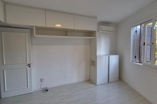 Quarto de apartamento à venda com 3 quartos, 228m² em Passo d’Areia, Porto Alegre