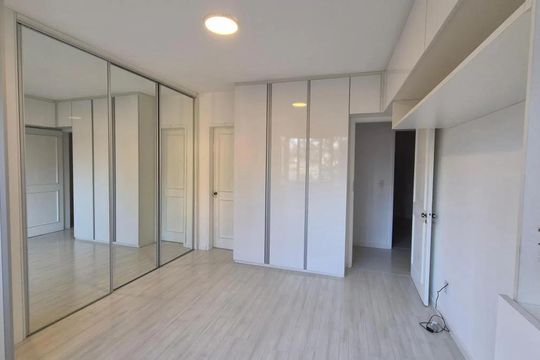 Quarto de apartamento à venda com 3 quartos, 228m² em Passo d’Areia, Porto Alegre