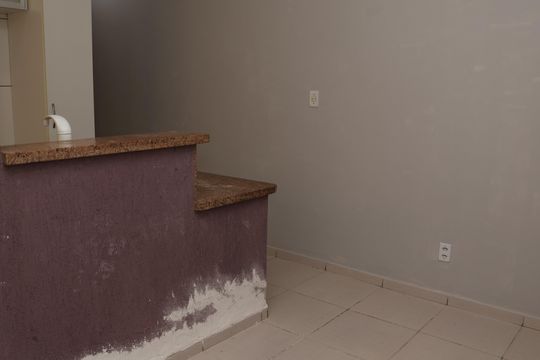 sala e cozinha de apartamento à venda com 1 quarto, 37m² em Setor Negrão de Lima, Goiânia