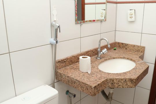 Banheiro de apartamento para alugar com 1 quarto, 37m² em Setor Negrão de Lima, Goiânia