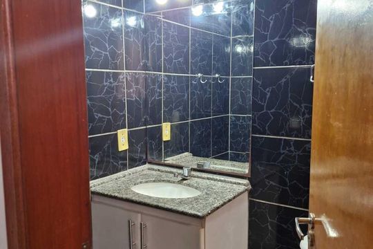 Banheiro de apartamento para alugar com 3 quartos, 74m² em Residencial Parque Oeste, Goiânia