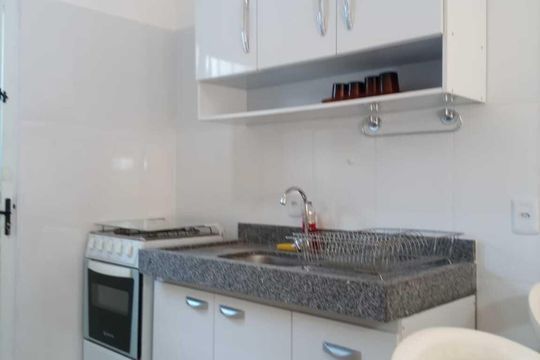 Cozinha de casa de condomínio para alugar com 2 quartos, 40m² em Jardim Imperial, Aparecida de Goiânia