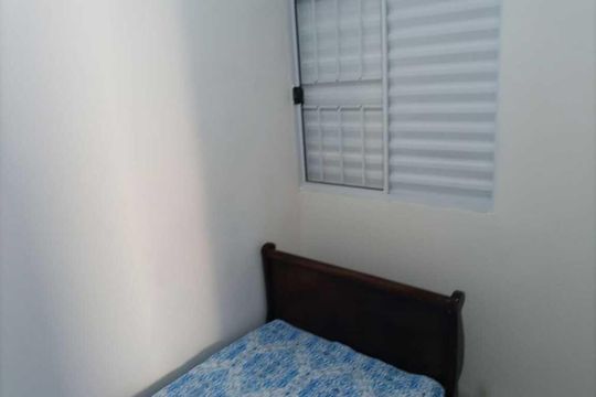 Quarto de casa de condomínio para alugar com 2 quartos, 40m² em Jardim Imperial, Aparecida de Goiânia