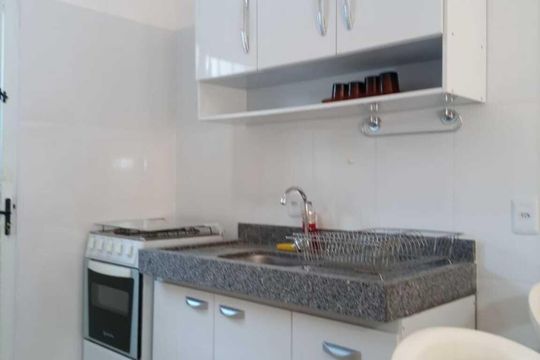 Cozinha de casa de condomínio para alugar com 2 quartos, 40m² em Jardim Imperial, Aparecida de Goiânia