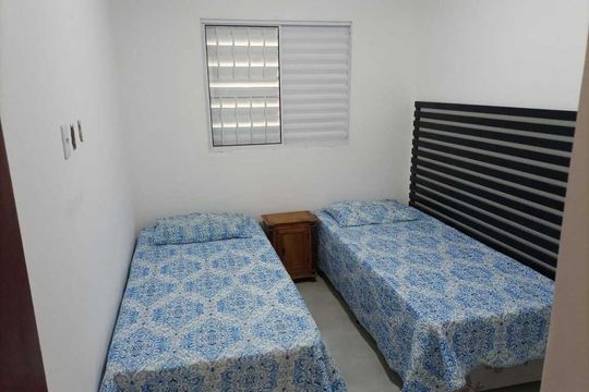 Quarto de casa de condomínio para alugar com 2 quartos, 40m² em Jardim Imperial, Aparecida de Goiânia