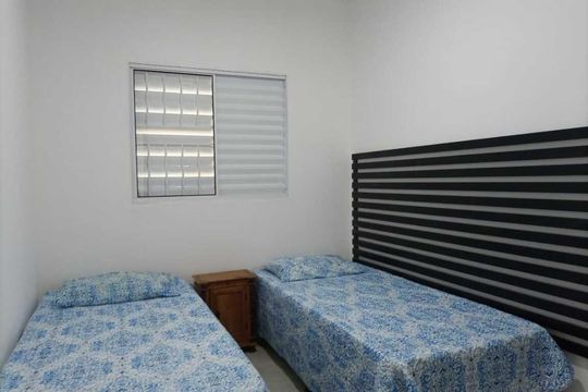 Quarto de casa de condomínio para alugar com 2 quartos, 40m² em Jardim Imperial, Aparecida de Goiânia