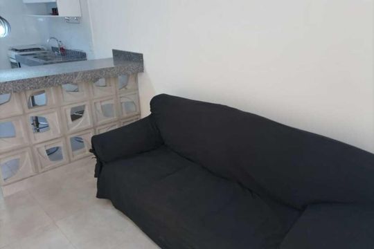Sala de casa de condomínio para alugar com 2 quartos, 40m² em Jardim Imperial, Aparecida de Goiânia