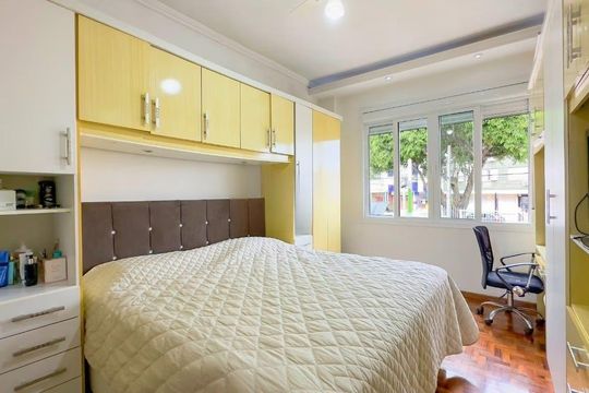Quarto 1 de casa para alugar com 3 quartos, 300m² em Azenha, Porto Alegre