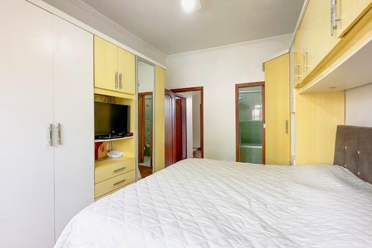 Quarto 1 de casa para alugar com 3 quartos, 300m² em Azenha, Porto Alegre