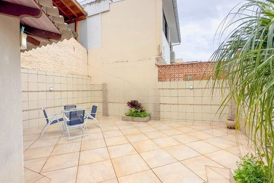Casa para alugar com 3 quartos, 300m² em Azenha, Porto Alegre