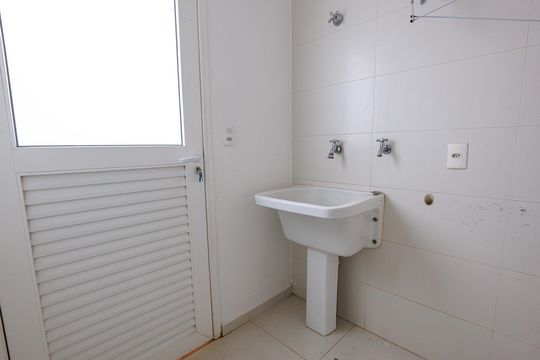 Área de serviço de casa de condomínio para alugar com 4 quartos, 302m² em Vila Panorama, Indaiatuba