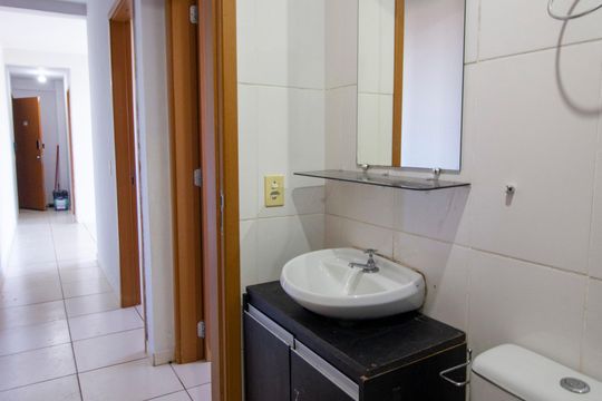Banheiro de apartamento para alugar com 2 quartos, 54m² em Samambaia, Brasília