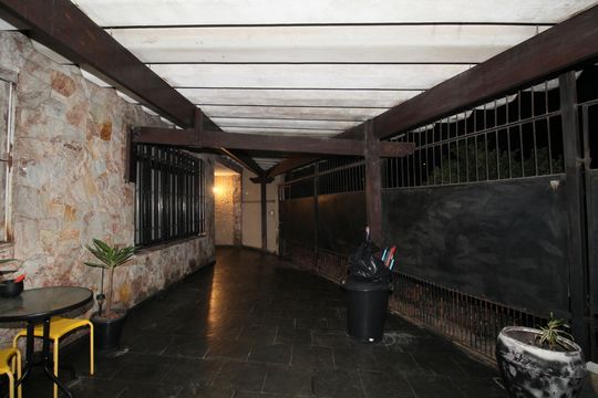 Garagem de casa à venda com 3 quartos, 174m² em Vila Sonia, São Paulo