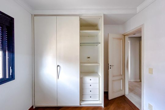 Quarto 1 - Armários de apartamento para alugar com 3 quartos, 127m² em Vila Gomes Cardim, São Paulo