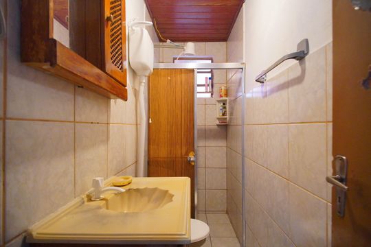 Banheiro de casa à venda com 2 quartos, 77m² em Feitoria Seller, São Leopoldo