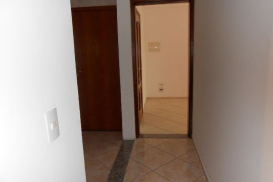 Corredor de apartamento para alugar com 3 quartos, 75m² em Vila Valparaíso, Santo André