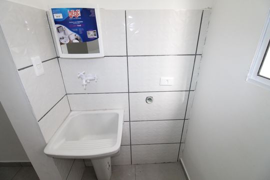 Banheiro de kitnet/studio para alugar com 1 quarto, 28m² em Jardim da Granja, São José dos Campos