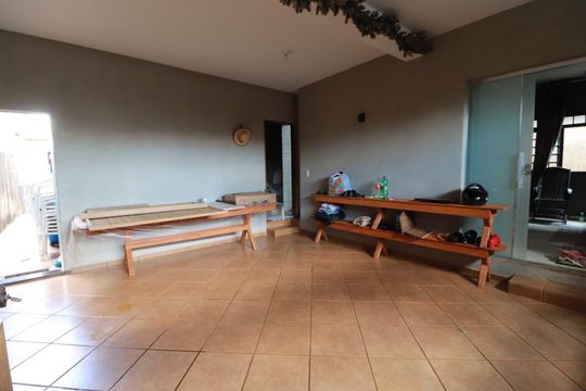 Garagem de casa para alugar com 6 quartos, 200m² em Geraldo Correia de Carvalho, Ribeirão Preto