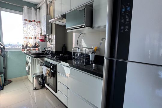 Cozinha de apartamento à venda com 2 quartos, 49m² em Jardim Roberto, Osasco