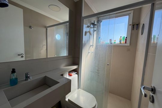 Banheiro de apartamento à venda com 2 quartos, 49m² em Jardim Roberto, Osasco